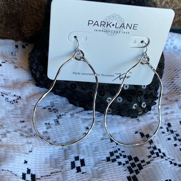 NWT MOCHI GOLD OR SILVER LIGHTWEIGHT EVERY DAY WAER STATEMENT EARRINGS - Picture 8 of 16